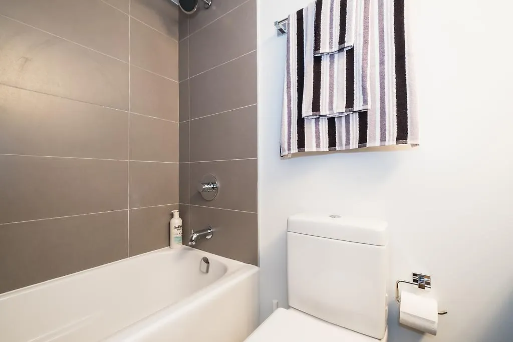 Quickstay - Yorkville Dream Toronto Apartment